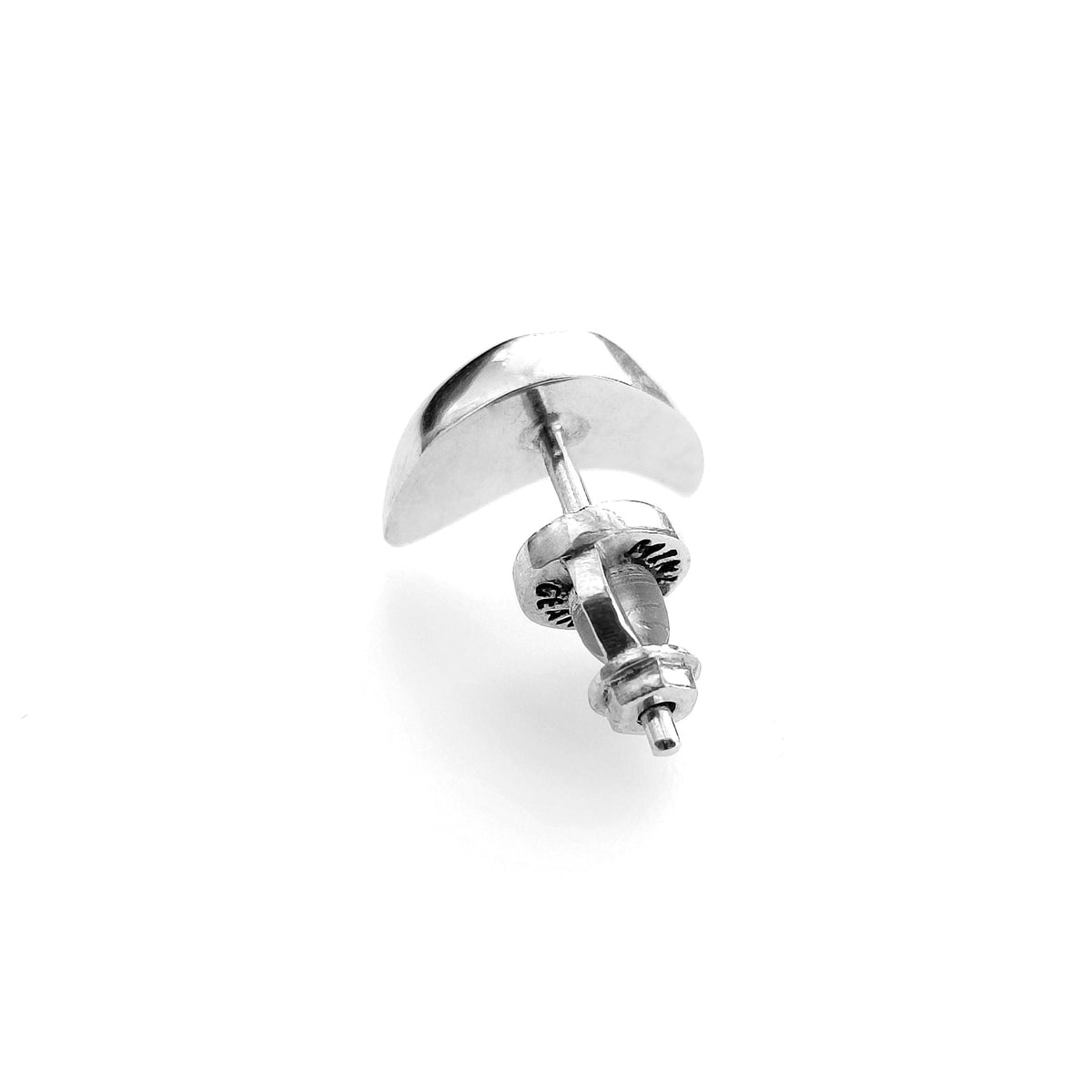 Seitliche Ansicht: MiniGear Sloper-Griff-Ohrstecker aus 925er Sterlingsilber auf weißem Hintergrund