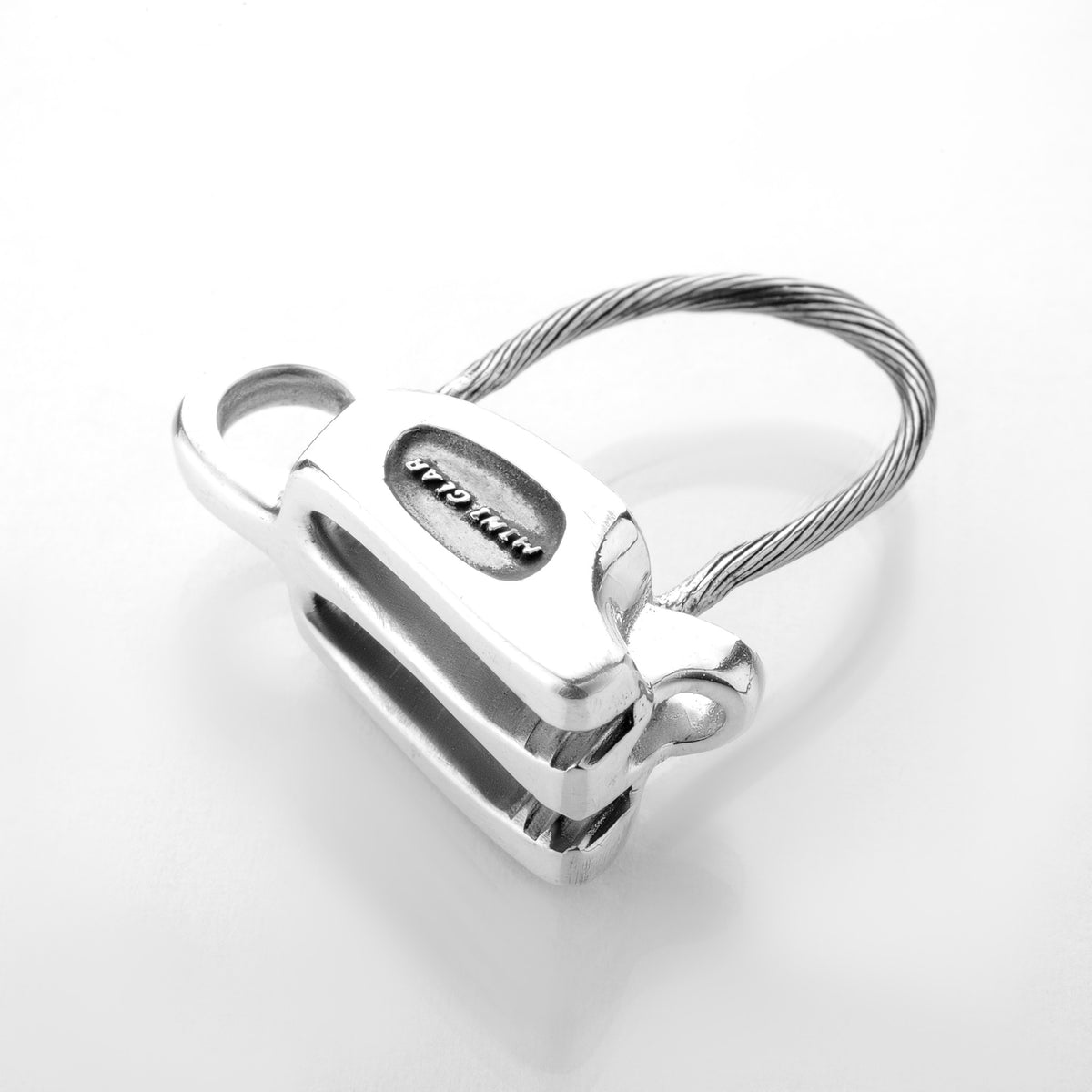 Weitere Produktansicht: MiniGear Tube-Sicherungsgerät-Anhänger aus 925er Sterlingsilber auf weißem Hintergrund