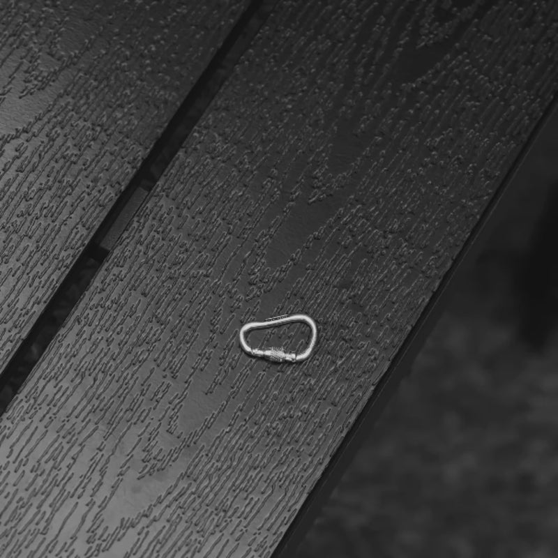 Produktvideo des Keylock-Karabiner-Armbands aus Sterlingsilber mit verstellbarer Kordel.